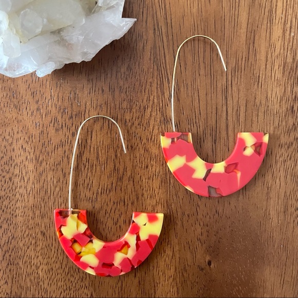 ๐ถMaryn Resin Crescent Hoop Earrings in Chili Pepper